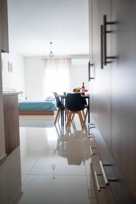 Anesis Airport Rooms 204 โกโรปิออน ภายนอก รูปภาพ